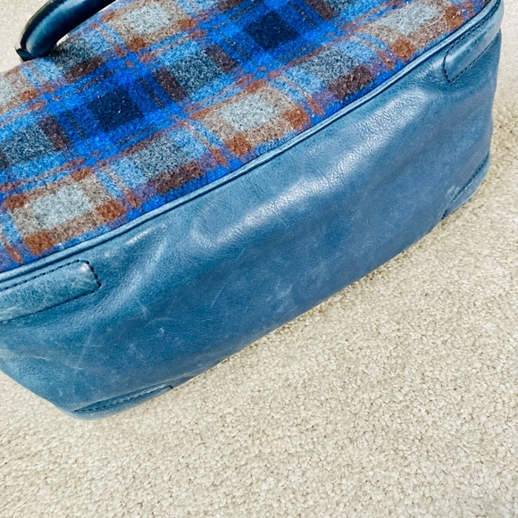 Authentic Marc by Marc Jacobs Crossbody Bag with straps. - Picture 5 of 5